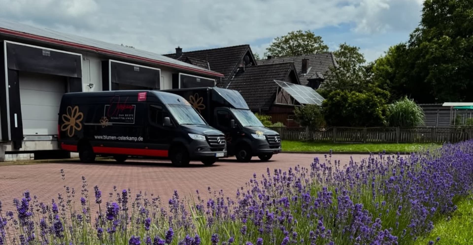 Firmengelände Osterkamp Blumengroßhandel mit Lieferwagen