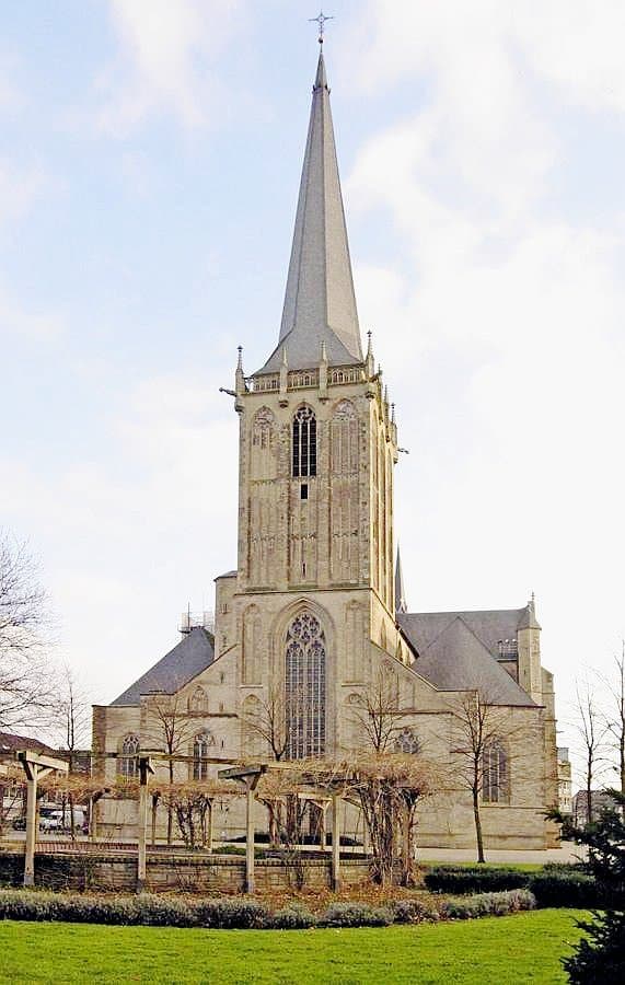 Willibrordi-Dom in Wesel, spätgotische Backsteinkirche mit hohem Westturm – das Wahrzeichen der Kreisstadt am Niederrhein.